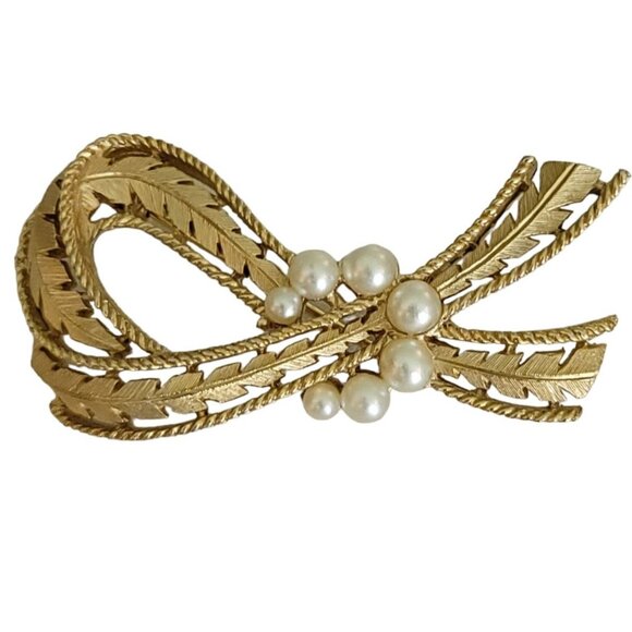 Trifari Crown Over T Gold Tone Faux Pearl Ribbon Leaf Design Brooch, Signed K48 - Picture 5 of 9